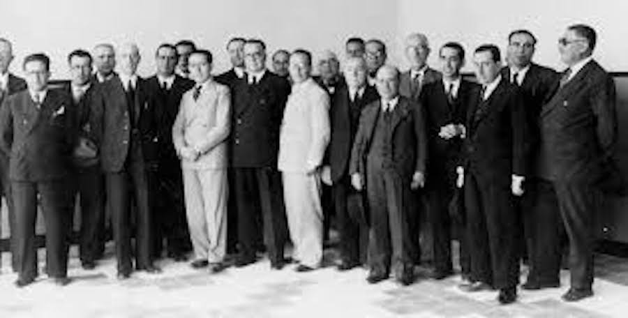 Miguel Céspedes junto con la coorporación municipal de Cartagena